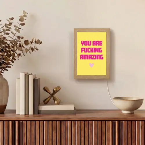 Geel - Valentijn - Tekst Light Box met kabel (Tafellamp) klein -sfeer2
