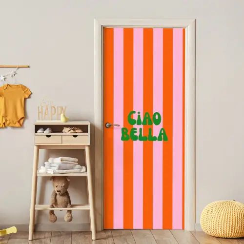 Strepen - Oranje - Verticaal - Ciao bella deurposter klein -sfeer4