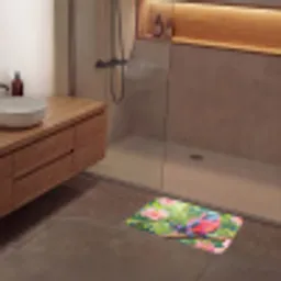 Papagaai - Hibiscusbloemen - Kleurrijk Badmat klein -sfeer2