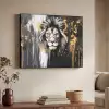 Leeuw - Portret - Verfspatten - Grijs Textielframe - compleet frame klein -sfeer3