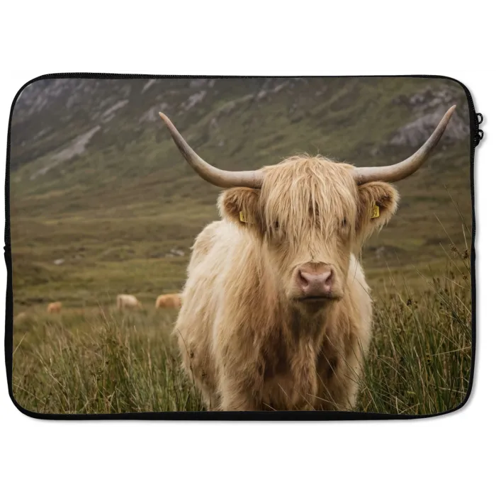Schotse hooglander - Bergen - Grasveld laptophoes neopreen klein -zkaufland3dotto