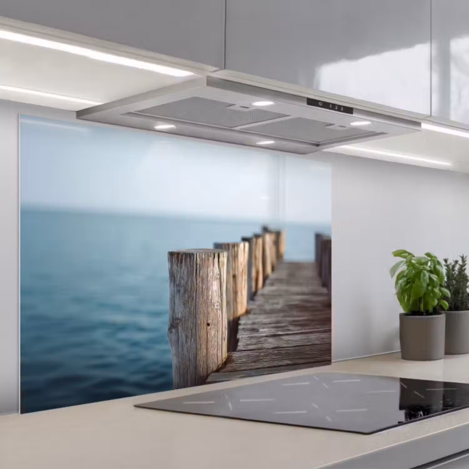 Spatscherm keuken - Houten steiger - Helderblauwe lucht