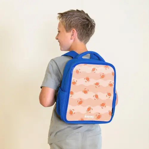 Oranje krabben op golvende achtergrond Kinderrugzak - Blauw middel -sfeer2