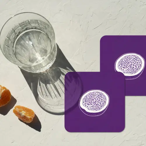 Passievrucht - Zaadjes - Paars - Minimalistisch onderzetter kurk middel -sfeer4