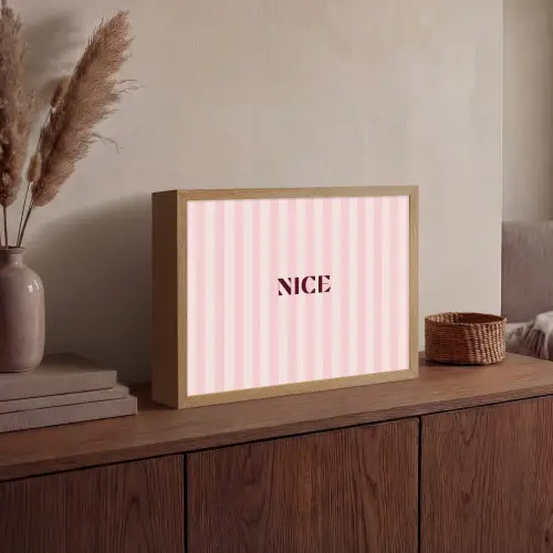 Nice - Strepen - Roze Light Box met batterij (Wandlamp) middel -sfeer2
