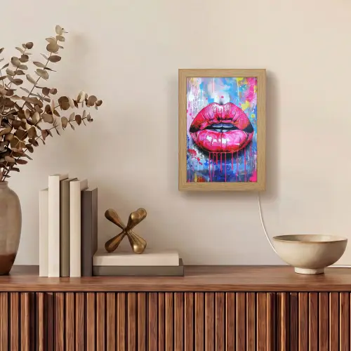Graffiti - Lippen - Felroze - Geschilderd Light Box met kabel (Tafellamp) klein -sfeer2