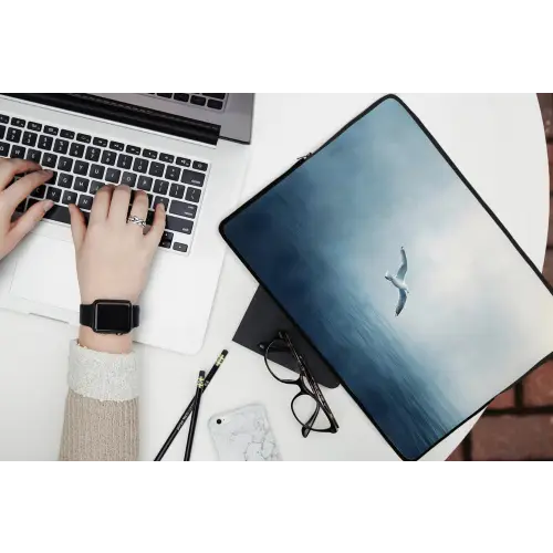 Meeuw - Wit - Zee - Mistig laptophoes neopreen klein -bureau