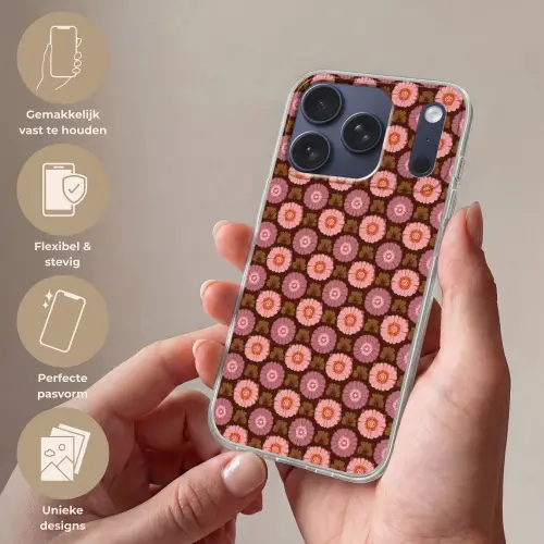 Retro - Madelief - Roze Telefoonhoesje iPhone 17 Pro klein 878 -sfeer3_NL