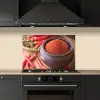 Gepoederde cayennepeper in een bakje keuken achterwand spatscherm klein -sfeer1