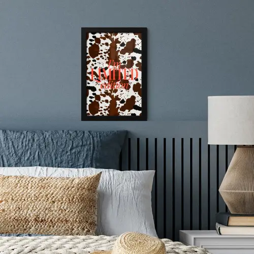 Koeienprint - Limited edition - Rood fotolijst zwart zonder passe partout klein -sfeer3