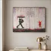 Regen - Graffiti - Man - Banksy Style Textielframe zwart klein -sfeer2
