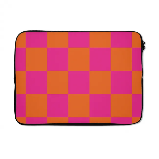 Laptophoes Schaakbord print - Oranje - Roze - Blokjes