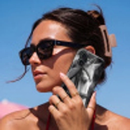 Paard - Schimmel - Portret Toughcase MagSafe Apple iPhone 17 klein -Sfeer2V