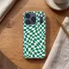 Golvende vakjes - Groen - Wit - Abstract Telefoonhoesje iPhone 17 Pro klein -sfeer1