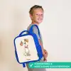 Bruin gevlekte pup op een beige achtergrond Kinderrugzak - Blauw middel -sfeer3_NL