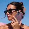 Golvende vakjes - Blauw - Rood - Abstract Toughcase MagSafe Apple iPhone 17 klein -Sfeer2V