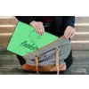 c'est la fucking vie - Groen - Penseelstijl laptophoes neopreen klein -tas