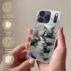 Hut - Grijs - Bergen - Mistig Telefoonhoesje iPhone 17 Pro klein -sfeer3_NL