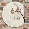Boomsilhouet beige achtergrond - Modern Naambord Rond klein -sfeer2