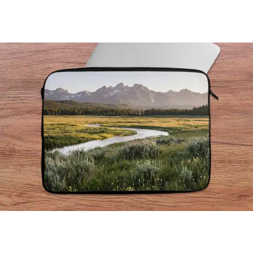 Berglandschap - Rivier - Bos laptophoes neopreen klein -tafel