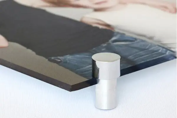 Ophangen foto op plexiglas