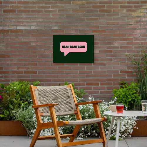 Tekstwolk - BLAH BLAH BLAH - Roze Tuinposter op houten frame 2 cm dik klein -sfeer3