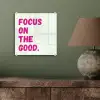 Focus on the good - Beige - Roze plexiglas 5mm klein -sfeer3