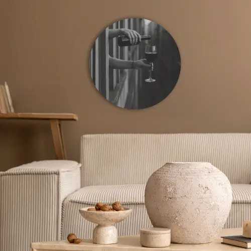 Wijnfles - Glas - Handen - Raam Akoestische PET Vilt - Rond klein -sfeer1