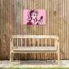 Vintage - Vrouw - Roze Tuinposter op houten frame 2 cm dik klein -sfeer4