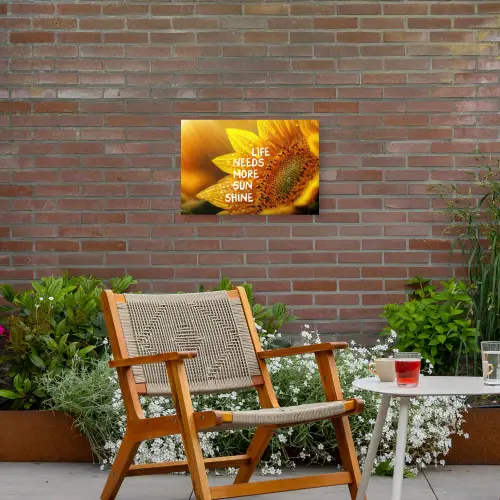 Zonnebloem - Close up - Geel - Quote Tuinposter op houten frame 2 cm dik klein -sfeer3
