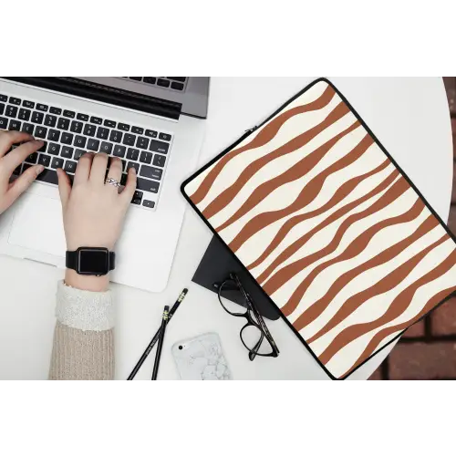 Golvende lijnen - Strepen - Beige - Bruin laptophoes neopreen klein -bureau