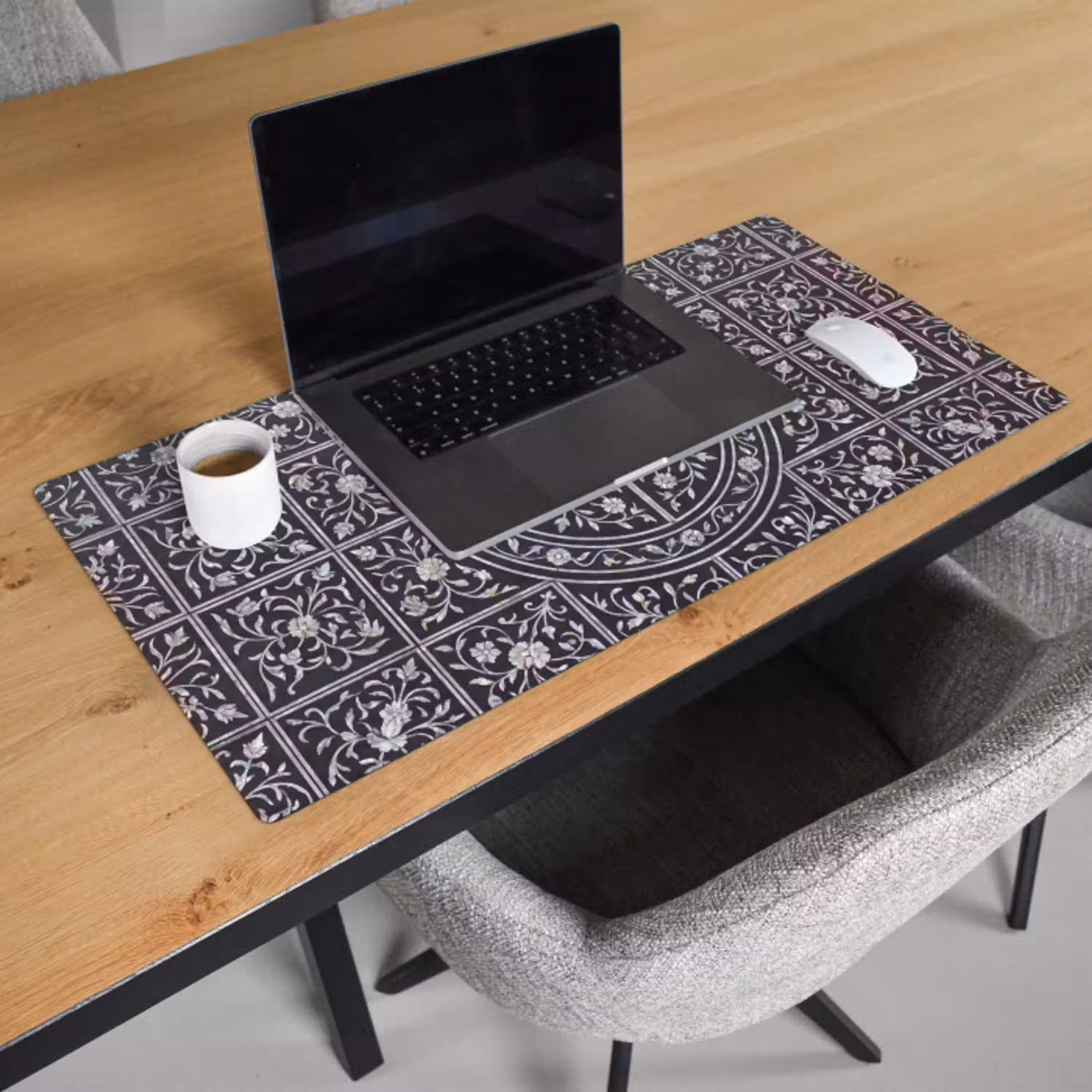 Patroon - Bloemmotief - Decoratie - Klassiek - Zwart Muismat XXL klein -sfeer1