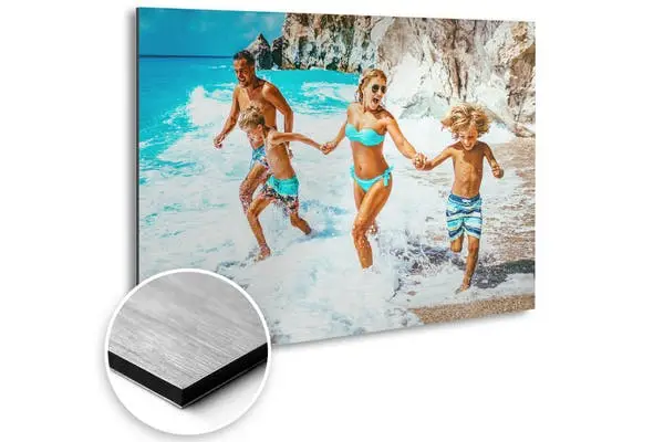 Foto van gezin in het water op aluminium