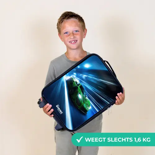 Groene supercar flitst door neonlicht Kinderkoffer - Zwart klein -sfeer4_NL