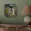 Astronaut - Bloemen - Veld - Geel plexiglas 5mm klein -sfeer3