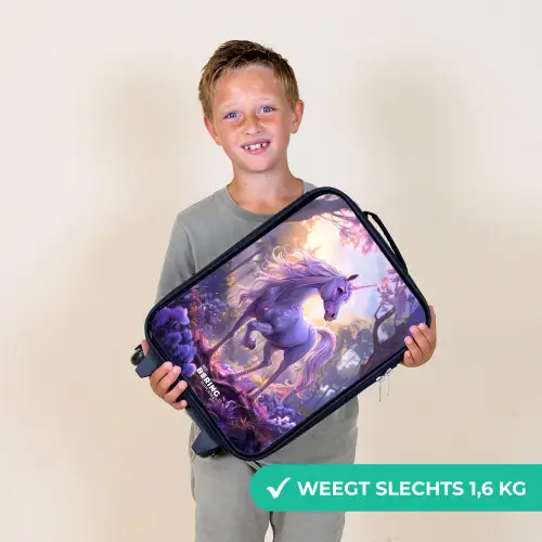 Portret van een Eenhoorn tussen Paarse Bloemen Kinderkoffer - Zwart klein -sfeer4_NL