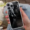 Bokshandschoenen - Muur - Duister - Zwart Hoesje iPhone 16 Pro Max met koord klein -sfeer3