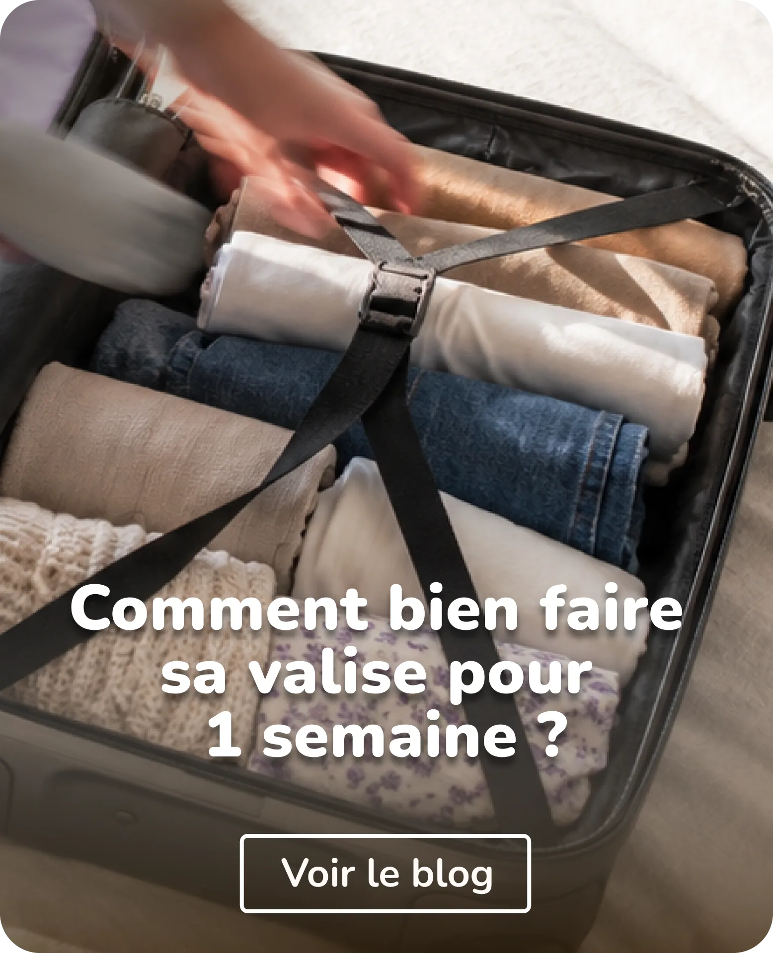 vêtements roulés dans une valise