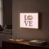 Tekst - Love - Pantervacht - Lichtroze Light Box met batterij (Wandlamp) middel -sfeer1