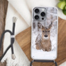 Hert - Sneeuw - Bos - Dieren - Vertederend Hoesje iPhone 16 Pro Max met koord klein -sfeer4