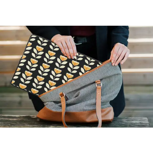 Retro - Bloem - Zwart - Okergeel laptophoes neopreen klein 279 -tas