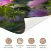 Süßes Tier mit Bauhelm im Blumenfeld. deurposter klein -closeup_NL