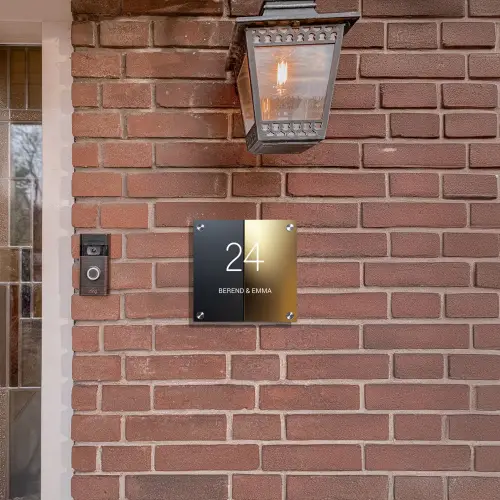 Half goud zwart - Klassiek Naambord Vierkant klein -sfeer7-XS