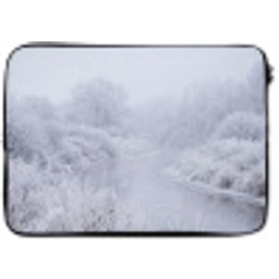 Rivier - Sneeuw - Bos - Winter - Schilderachtig laptophoes neopreen klein -zkaufland3dotto