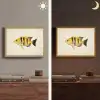 Geel - Vis - Strepen - Tropisch Light Box met batterij (Wandlamp) middel -sfeer3