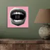Mond - BLAH BLAH - Roze aluminium wit klein -sfeer2