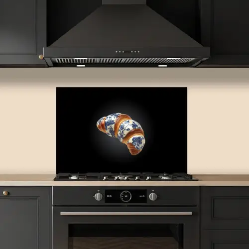 Croissant - Bloemenpatroon - Delftsblauw keuken achterwand spatscherm klein -sfeer1