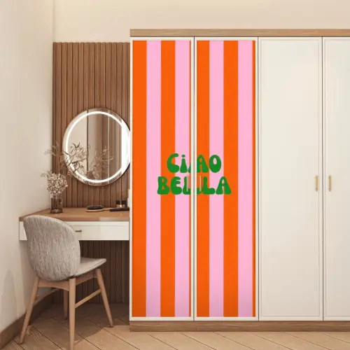 Strepen - Oranje - Verticaal - Ciao bella deurposter klein -sfeer3