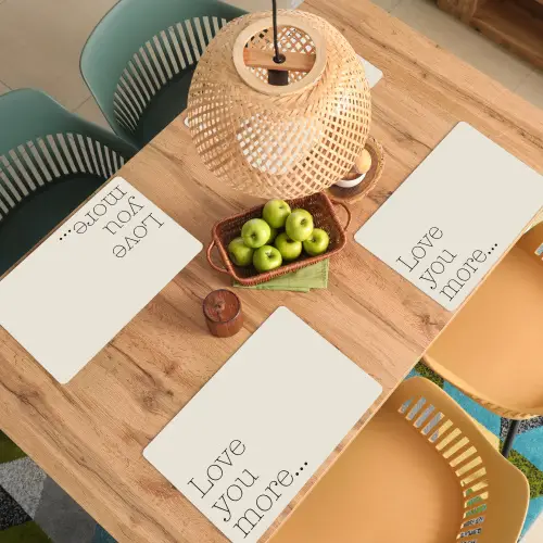 Minimalistisch - Love - Beige Placemat vinyl groot -zzsfeer5_Kitchenyeah-website
