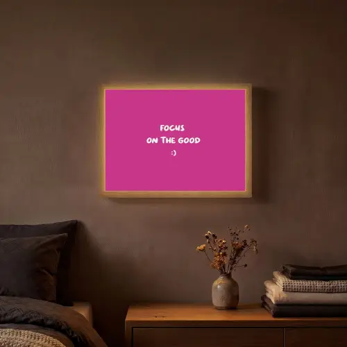 Focus - Smiley - Roze Light Box met batterij (Wandlamp) middel -sfeer4